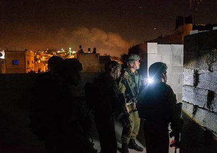 الاحتلال يأخذ قياسات منزل مواطن من نابلس تمهيدا لهدمه