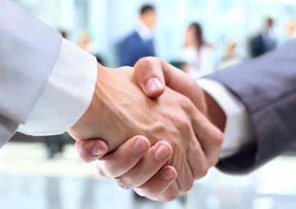 تفحّصوا الأيدي جيّداً قبل مصافحتها