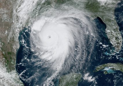 سقوط اولى ضحايا اعصار لورا بولاية لويزيانا