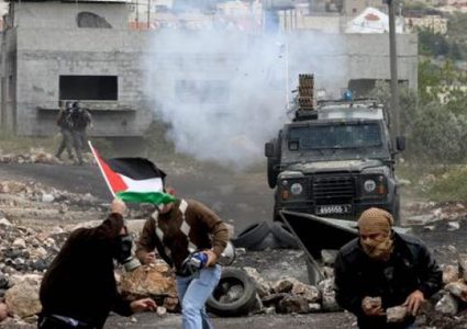 اشتيوي: الاحتلال يزرع عبوات ناسفة في طريق المسيرة السلمية