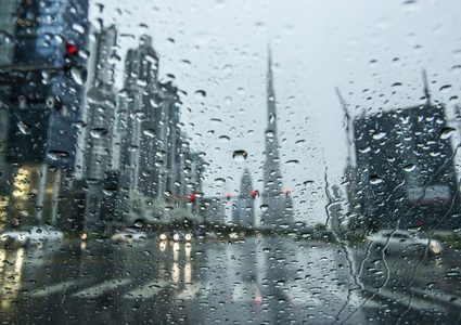 ما تفسير رؤية البحر والمطر في المنام؟