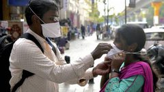 الهند.. عصابة تتاجر في نفايات المستشفى بزمن كورونا