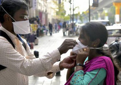 الهند.. عصابة تتاجر في نفايات المستشفى بزمن كورونا