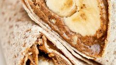 كاساديا الموز بالكراميل وزبدة الفول السوداني