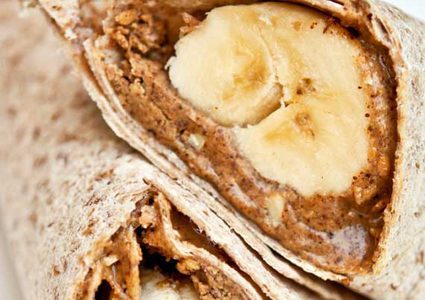 كاساديا الموز بالكراميل وزبدة الفول السوداني