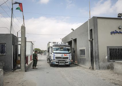 الاحتلال يعيد فتح معابر غزة ويسمح بالصيد لمساحة 12 ميلا بحريا