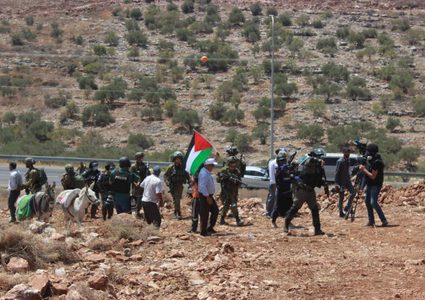 طولكرم: مسيرة جماهيرية رفضا لإقامة منطقة صناعية استيطانية