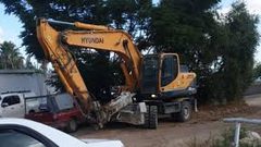 قوات الاحتلال تخطر بوقف بناء عدد من المنازل غرب سلفيت