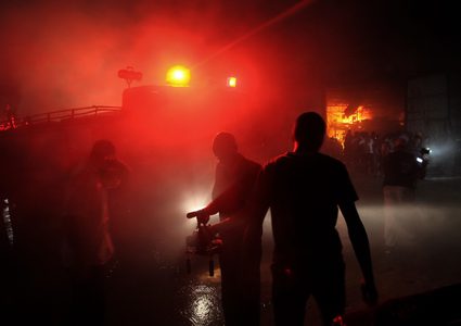 وفاة 3 أطفال إثر حريق اندلع بمنزلهم في مخيم النصيرات