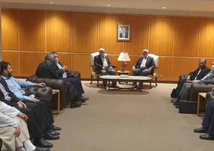 هنيه يصل بيروت على رأس وفد للمشاركة في مؤتمر الأمناء العامين