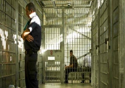 سلطات الاحتلال تواصل عزل الأسير حاتم قواسمة منذ أكثر من 6 شهور