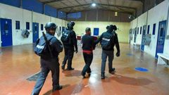 الأسرى في سجون الاحتلال يعلنون الحداد