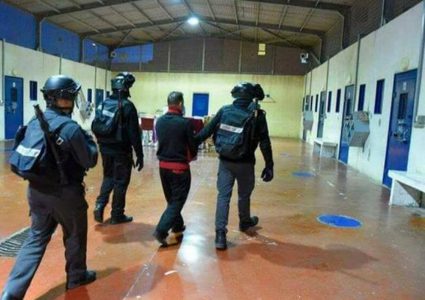 الأسرى في سجون الاحتلال يعلنون الحداد