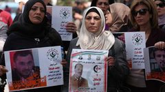 قوى رام الله تنظم وقفة اسناد للأسرى وتستنكر سياسة الاهمال الطبي