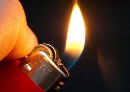 قطاع غزة: مواطن يحرق نفسه ويصاب بجروح حرجة