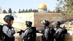 الاحتلال يسلم أسيرا محررا قرارا بسحب إقامته في القدس
