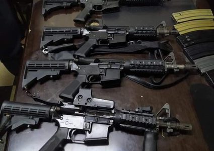 ضبط 5 بنادق من نوع "ام16" في محافظة الخليل