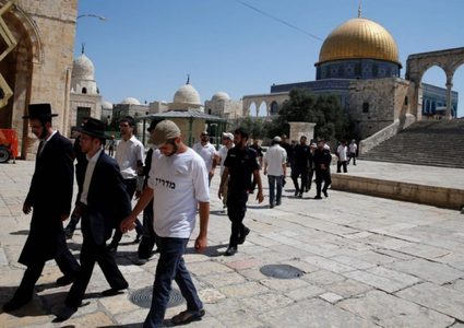 123 مستوطنا وطالبا يهوديا يقتحمون باحات المسجد الأقصى