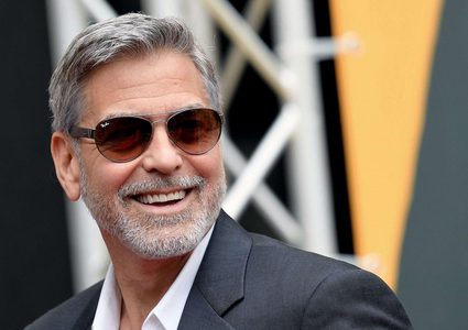 جورج كلوني يزعج جيرانه بسبب قصره