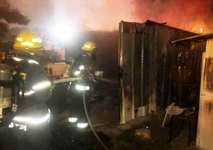 إحراق منزلين وسيارات في شجار بقرية وادي سلامة