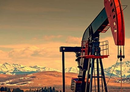 تراجع النفط أكثر من اثنين بالمئة بسبب الطلب الأمريكي