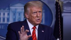 ترامب يهاجم السيناتور رامني: لا يمكن انتخابه كصائد "للكلاب"