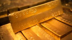 الذهب يرتفع مع تراجع الأسهم
