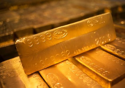 الذهب يرتفع مع تراجع الأسهم