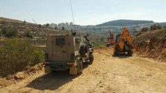 رام الله الاحتلال يواصل إغلاق طريق زراعي في بلدة سنجل