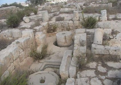 قوات الاحتلال تستولي على خربة "دير سمعان" الأثرية غرب سلفيت