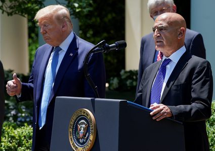 عالم عربي يرفض الخضوع لضغوط أمريكية بسبب لقاح كورونا