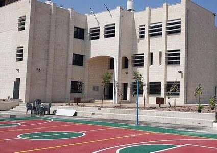 التربية تتسلم مشروعي إنشاء مدرسة في طولكرم وتشطيب ىشمال الخليل