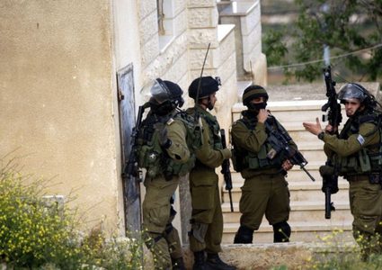 الاحتلال يقتحم المسجد الأقصى ومؤسسة بيت مال القدس