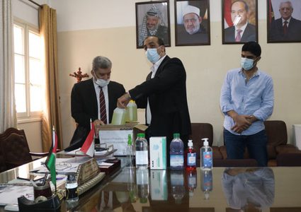 وزير العمل يتبرع بمواد تعقيم ومستلزمات طبية للمعاهد الأزهرية