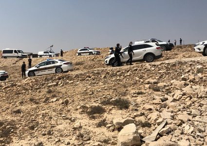 النقب: اصابة 3 أطفال اثر انقلاب سيارة أثناء مطاردة بوليسية