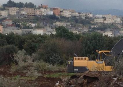 الاحتلال يواصل تجريف أراضٍ جنوب الخليل لليوم الثاني على التوالي