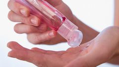 خبير: التعقيم بات هاجسا لدى الأغلبية ومصدرا للشعور بالراحة