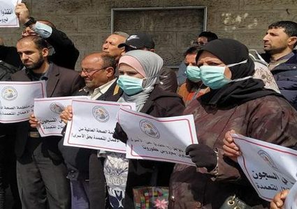 أهالي الأسرى يناشدون المؤسسات الحقوقية لإنقاذ حياة أبنائهم