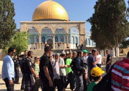 مستوطنون يقتحمون الأقصى بحماية قوات الاحتلال