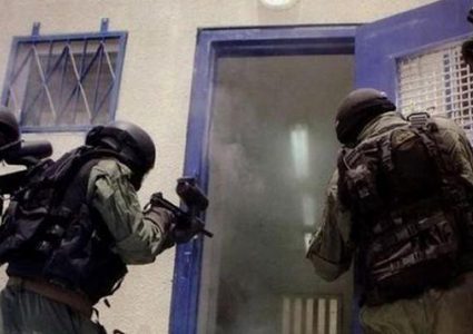 قوات القمع تقتحم مجددا قسمي (20) و(19) في "عوفر"