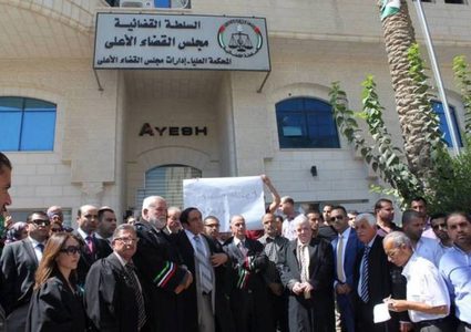 نقابة المحامين تعلق العمل أمام كافة المحاكم النظامية والعسكرية