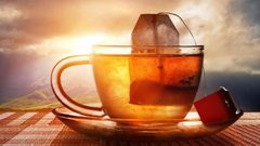 أضرار ترك كيس الشاي داخل الماء المغلي لمدة طويلة