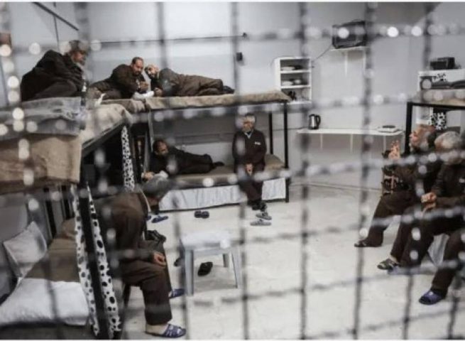 الهيئة: ما يتعرض له الأسرى في سجون الاحتلال صورة مصغرة عن الخارج