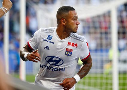 ديباي يضغط على ليون للانتقال إلى برشلونة