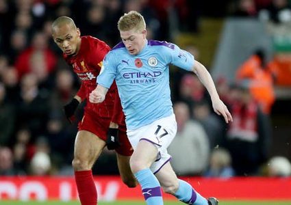 «دي بروين» يحصل على جائزة لاعب العام في إنجلترا