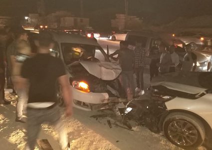 اصابة مواطنيْن بحادث تصادم مركبتين على طريق "جنين- نابلس"