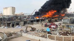 اندلاع حريق كبير في المنطقة الحرّة بمرفأ بيروت