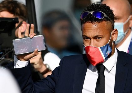 نيمار ... ينتصر على كورونا