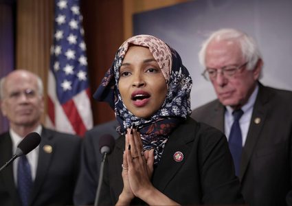 الهان عمر تدعو دونالد ترامب للاستقالة من منصبه