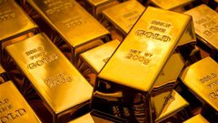 الذهب ينخفض عن ذروة أسبوع في ظل ضغوط ارتفاع الدولار